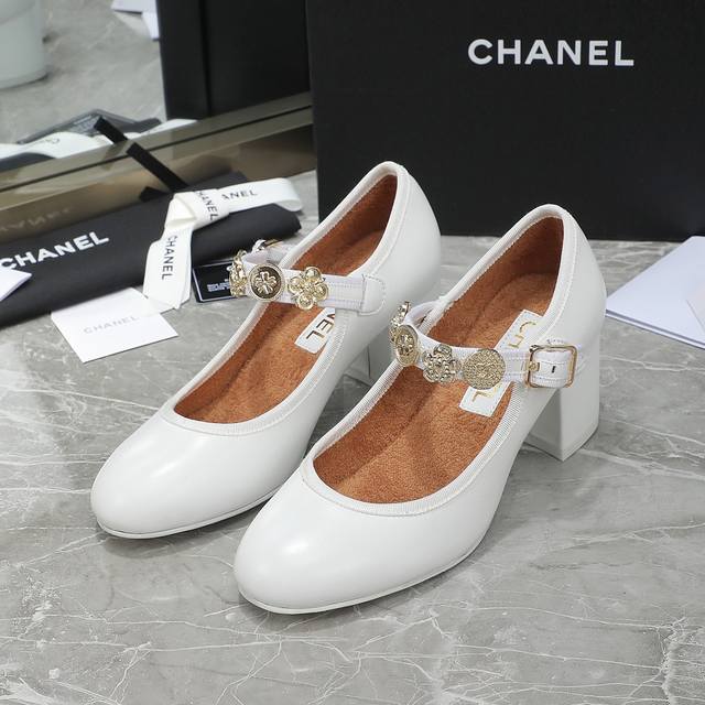 顶级版本 Chanel 香奈儿 秋冬新款手工复古金币玛丽珍高跟单鞋 材料面料：羊皮 大底：原版真皮大底 跟高：6.5Cm 码数：35-41